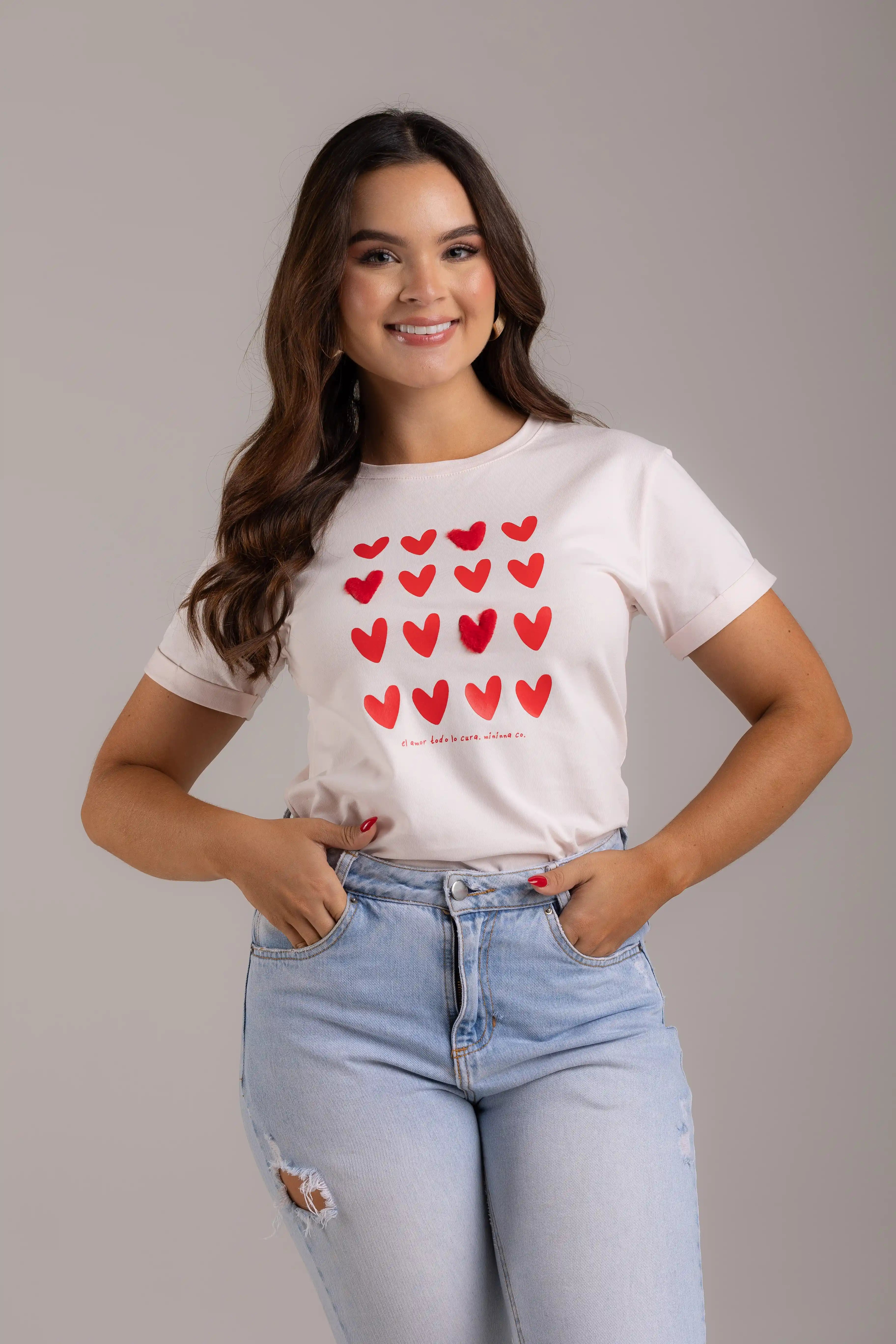 CAMISETA EL AMOR TODO LO CURA