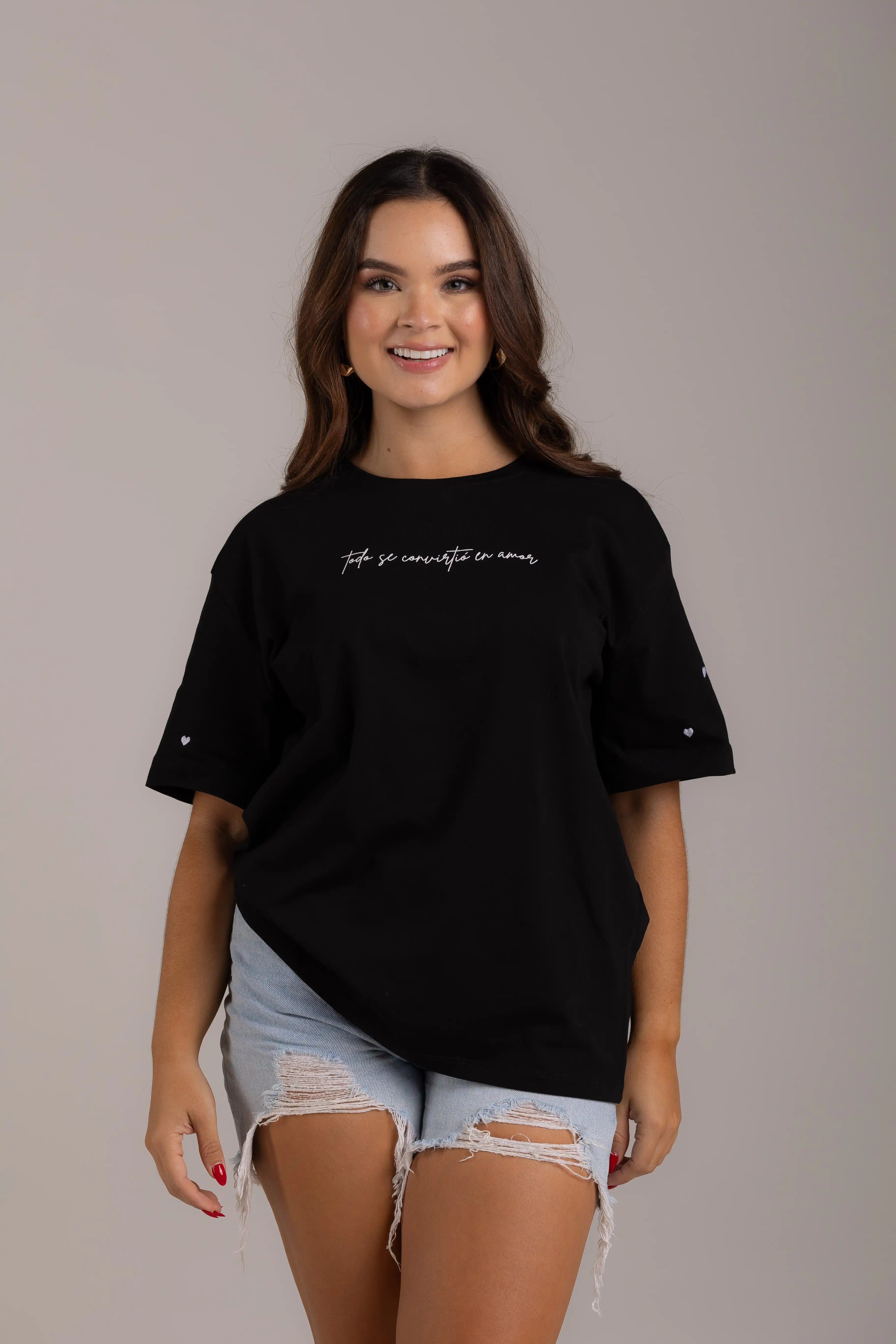 OVERSIZED TODO SE CONVIRTIO EN AMOR - BORDADA EN MANGAS|