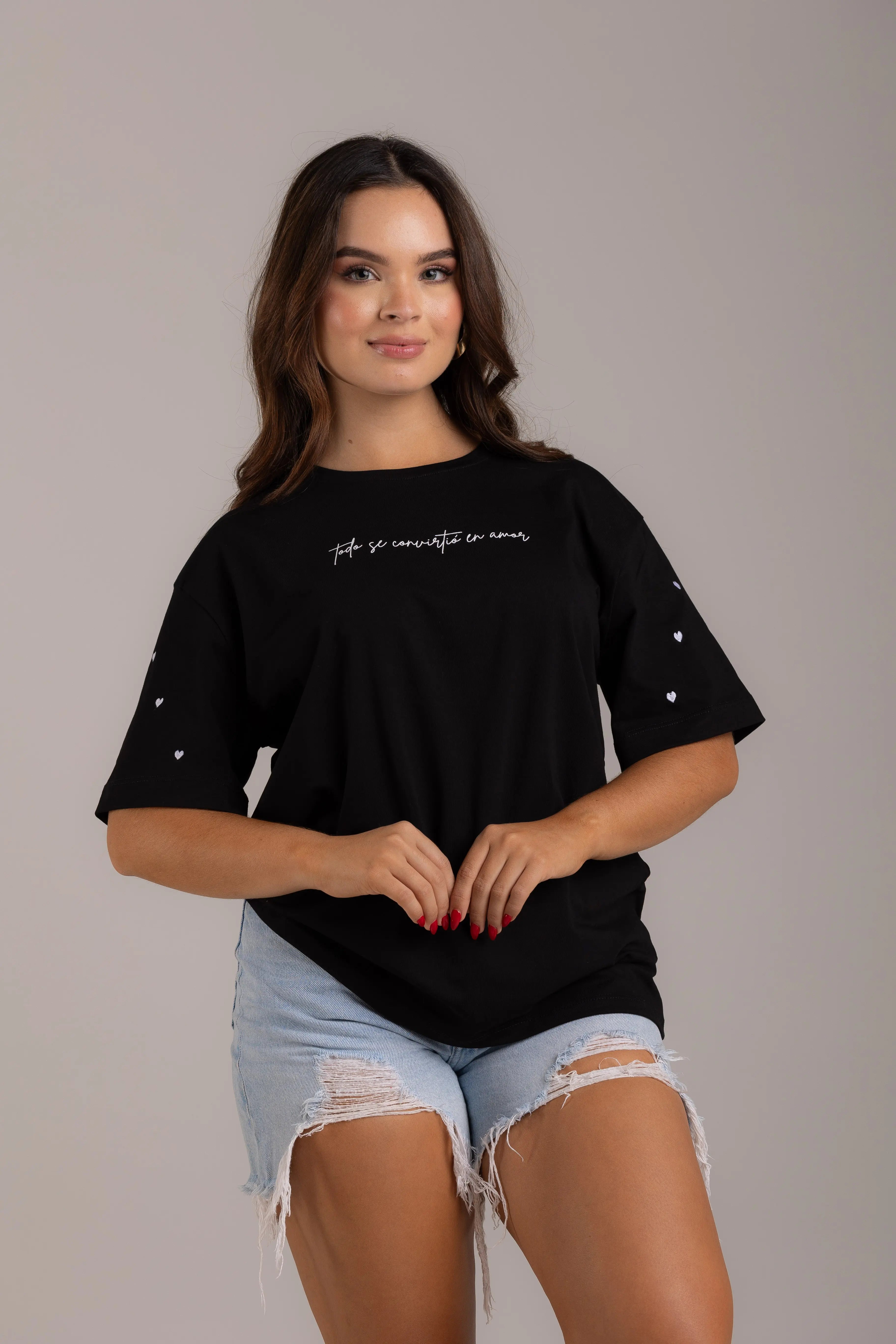 OVERSIZED TODO SE CONVIRTIO EN AMOR - BORDADA EN MANGAS|