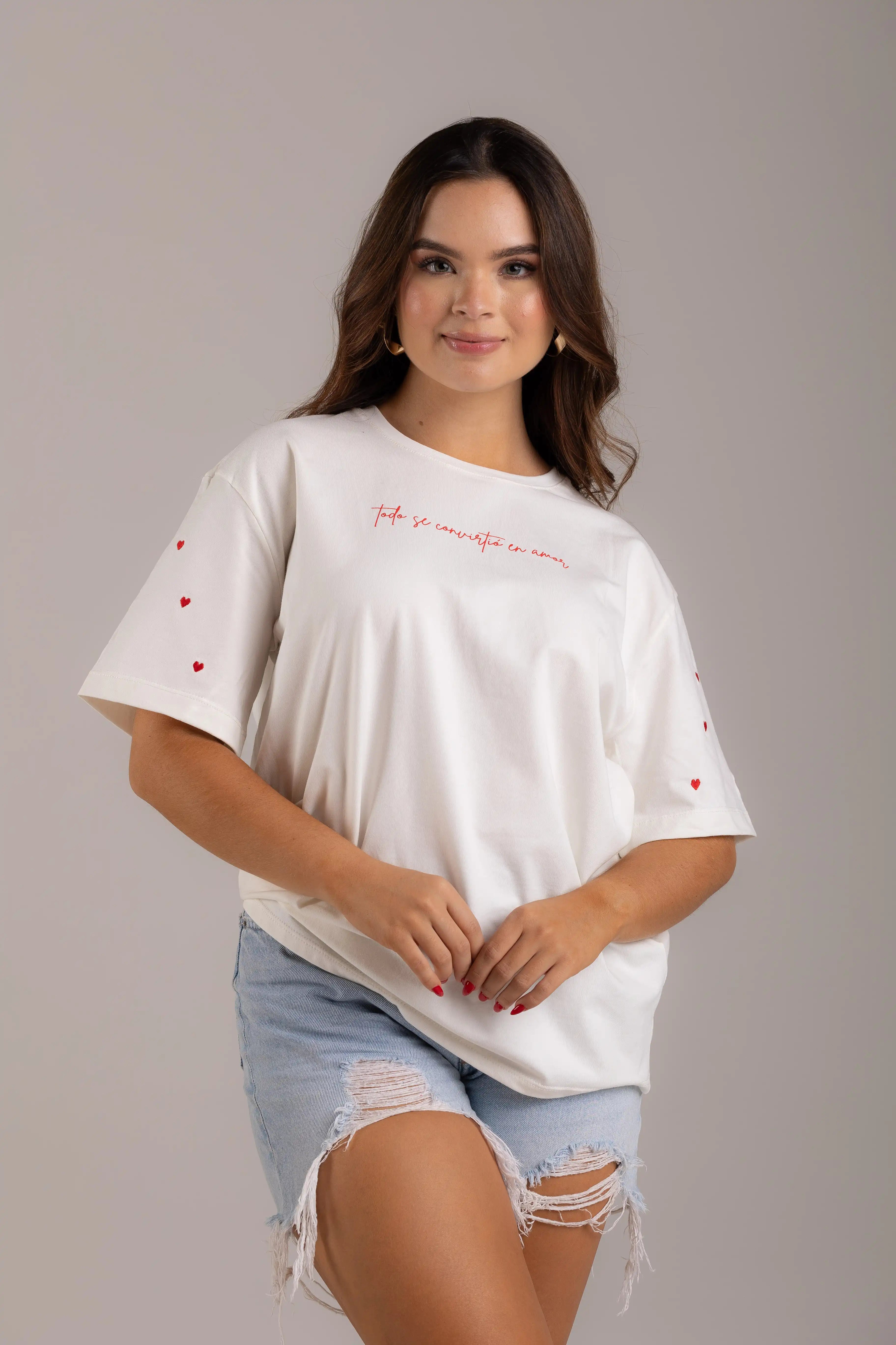 OVERSIZED TODO SE CONVIRTIO EN AMOR - BORDADA EN MANGAS|