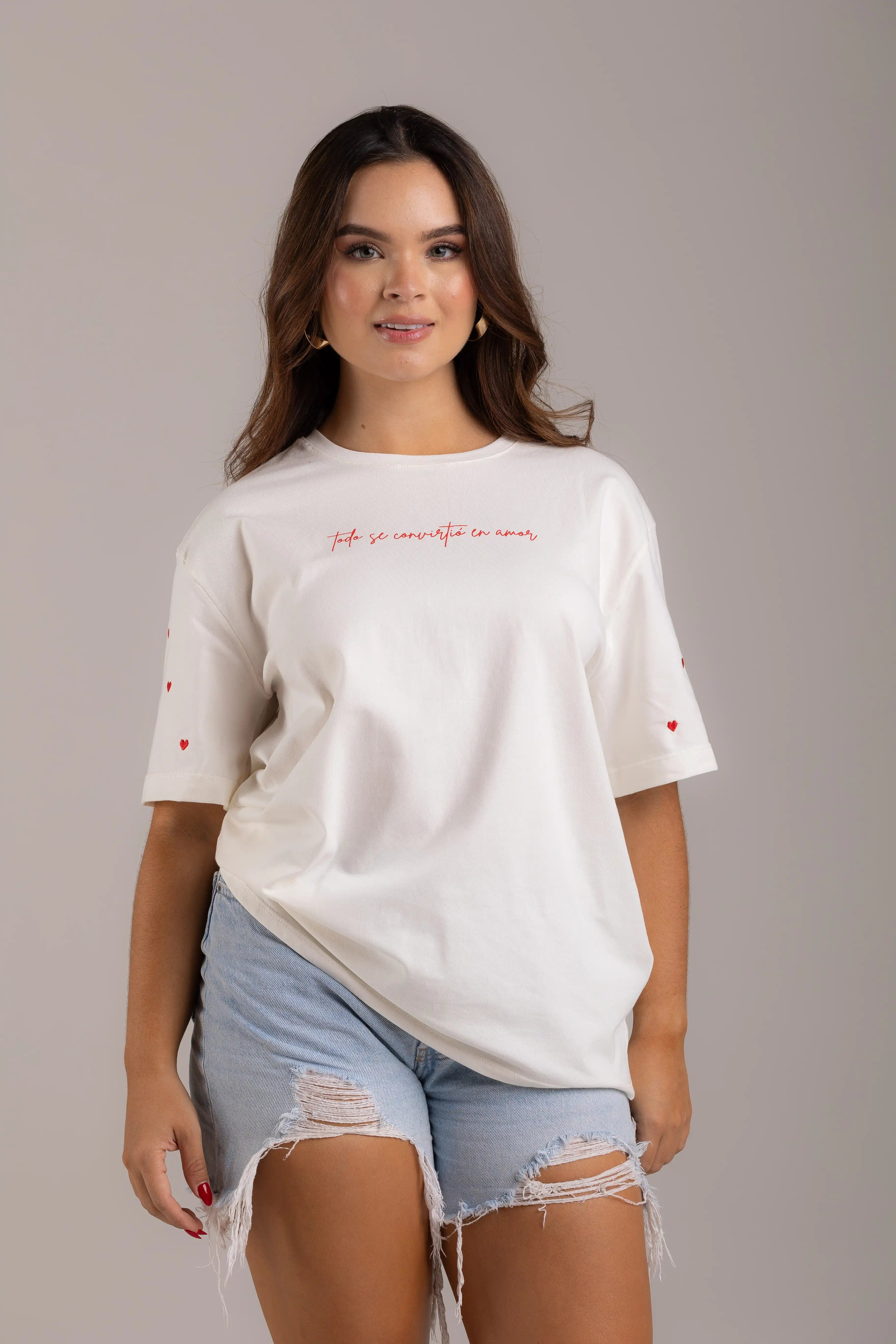 OVERSIZED TODO SE CONVIRTIO EN AMOR - BORDADA EN MANGAS|
