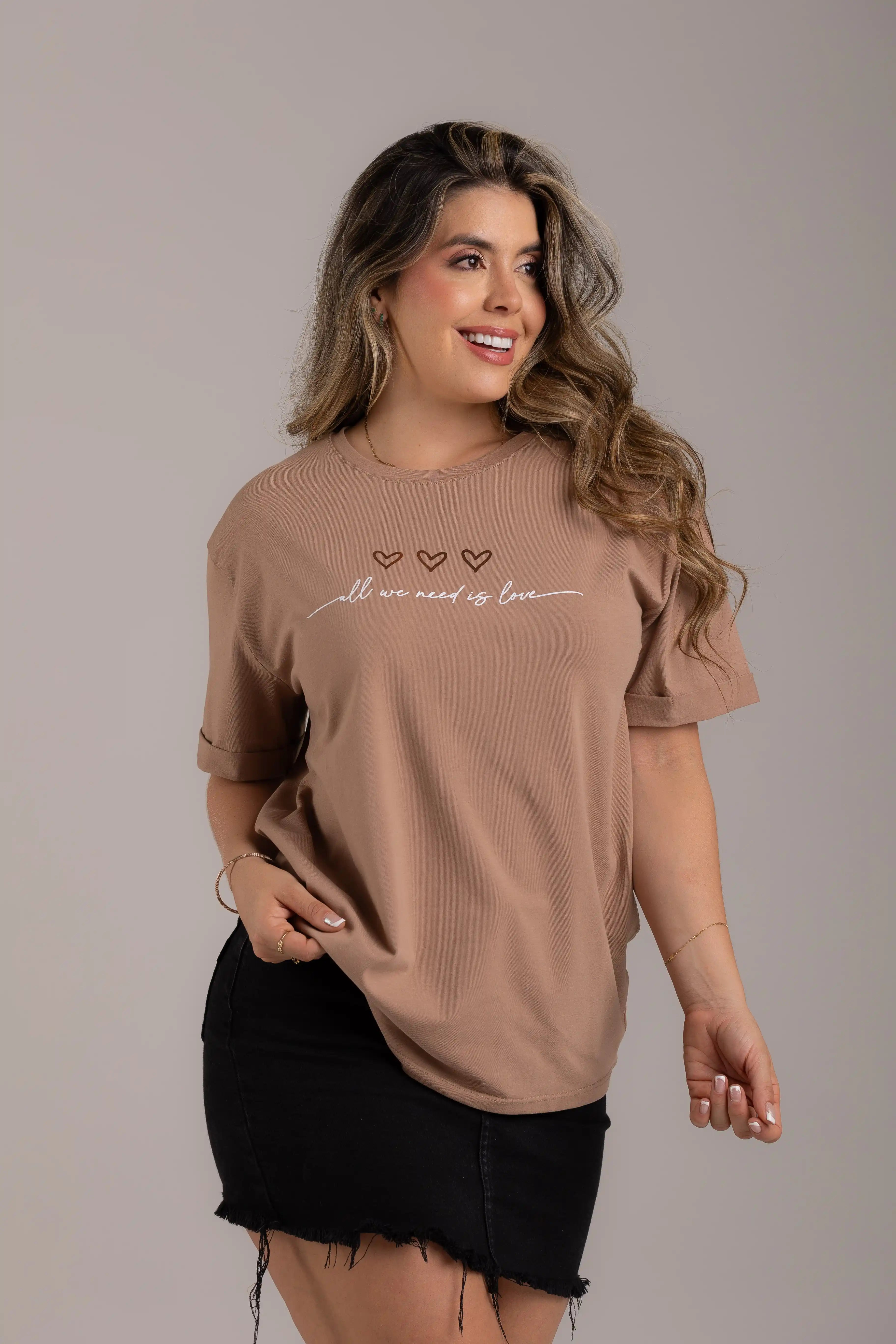 OVERSIZED ALL WE NEED IS LOVE