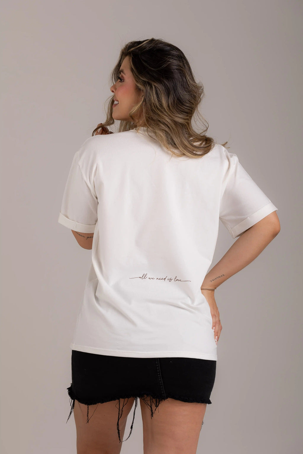 OVERSIZED ALL WE NEED IS LOVE