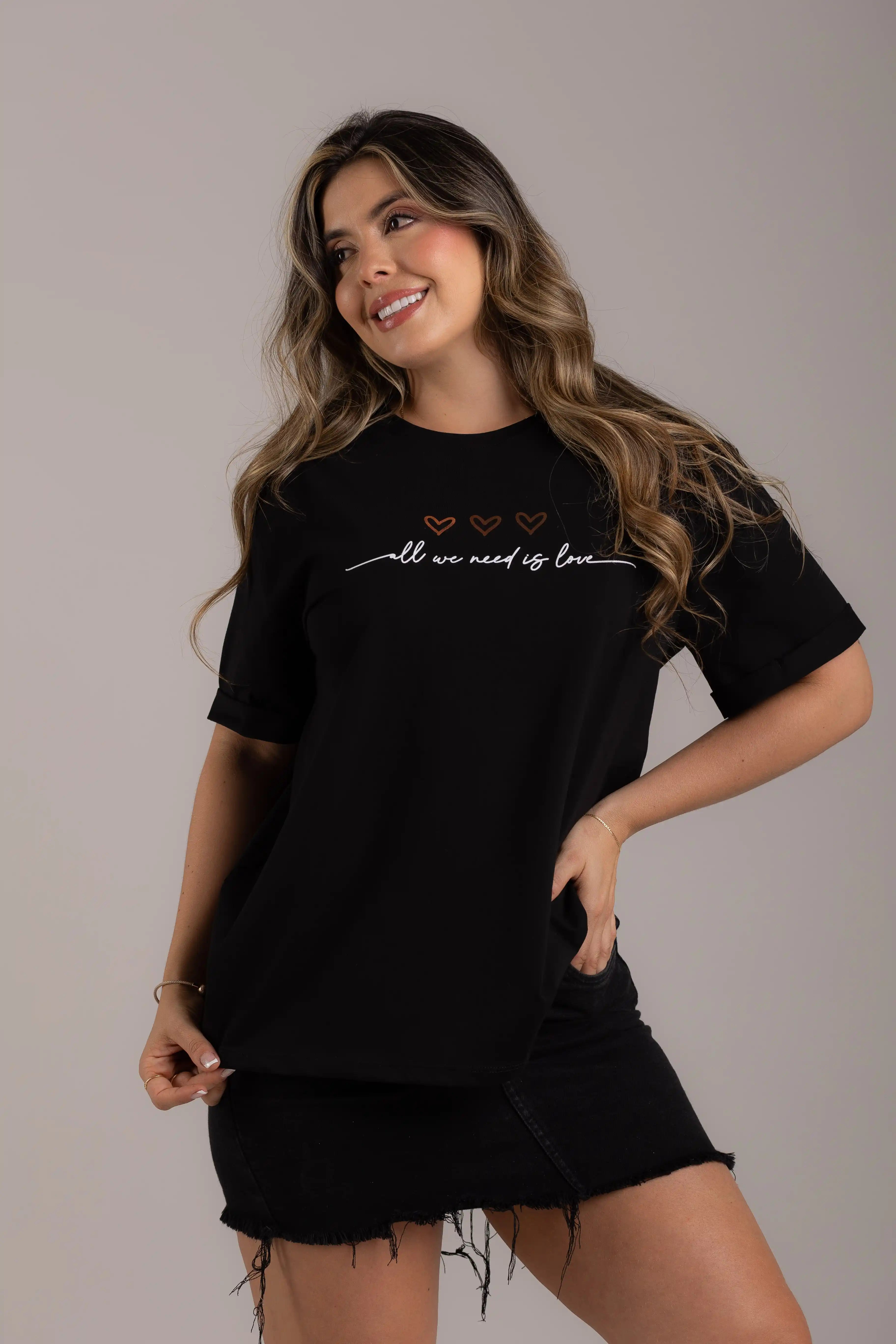 OVERSIZED ALL WE NEED IS LOVE