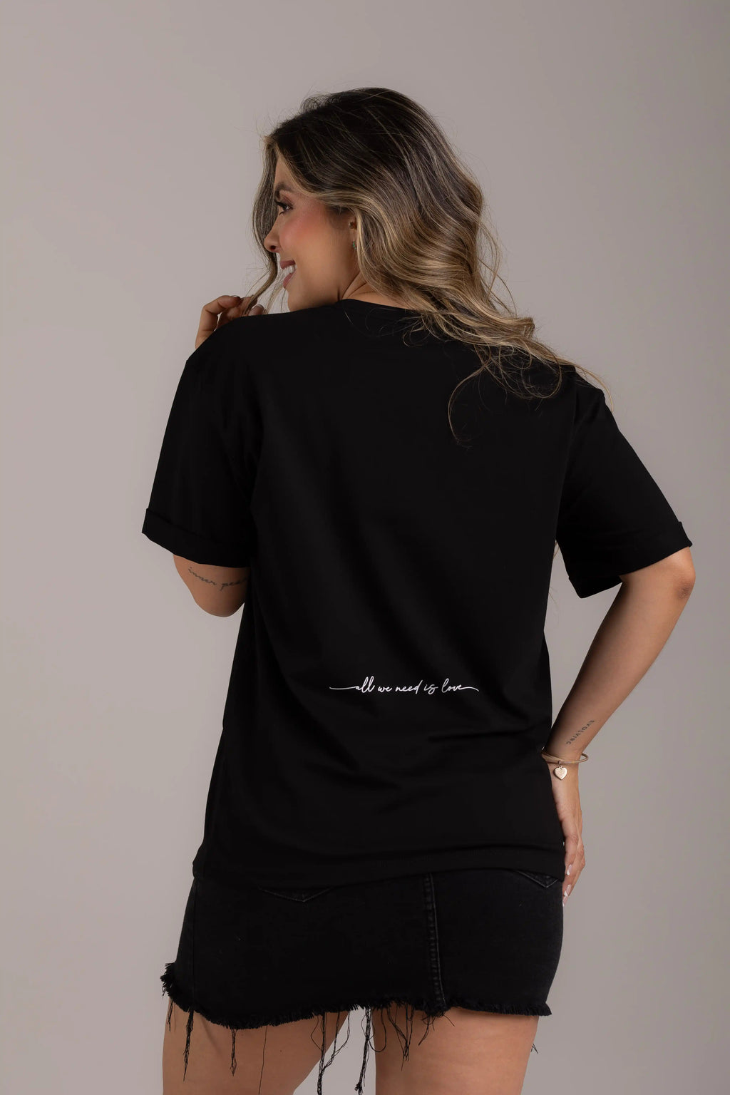 OVERSIZED ALL WE NEED IS LOVE