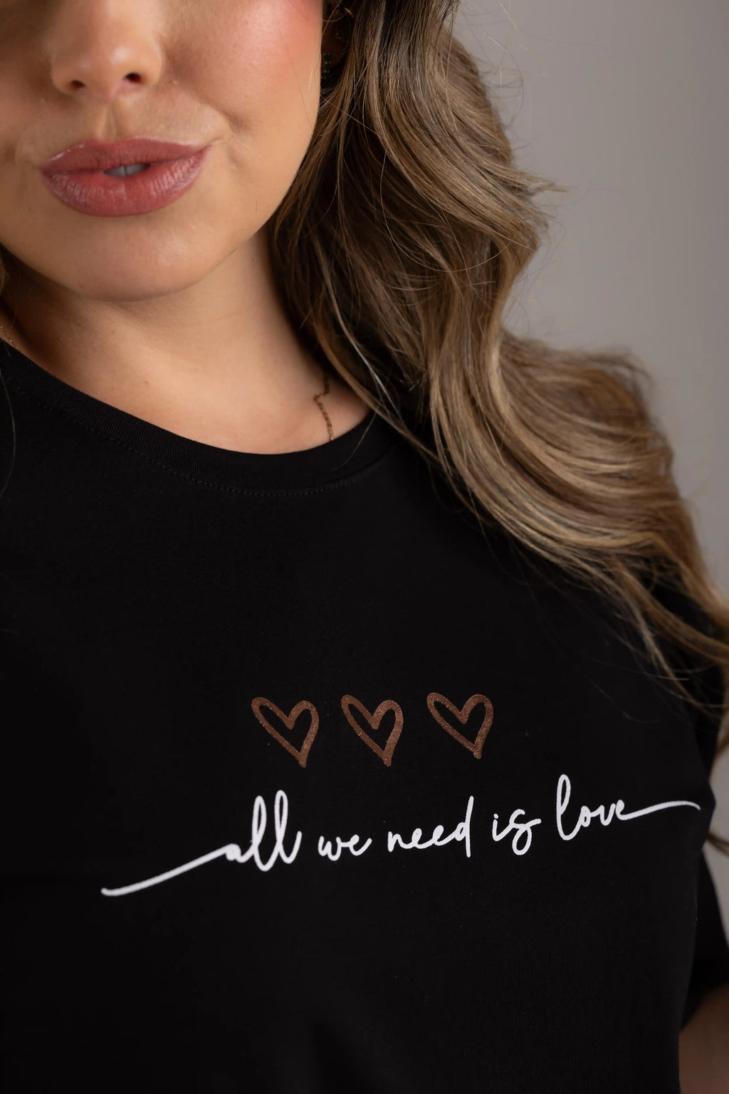 OVERSIZED ALL WE NEED IS LOVE