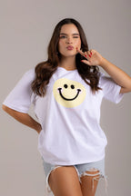 OVERSIZED  CARA FELIZ APLIQUE PELUDO