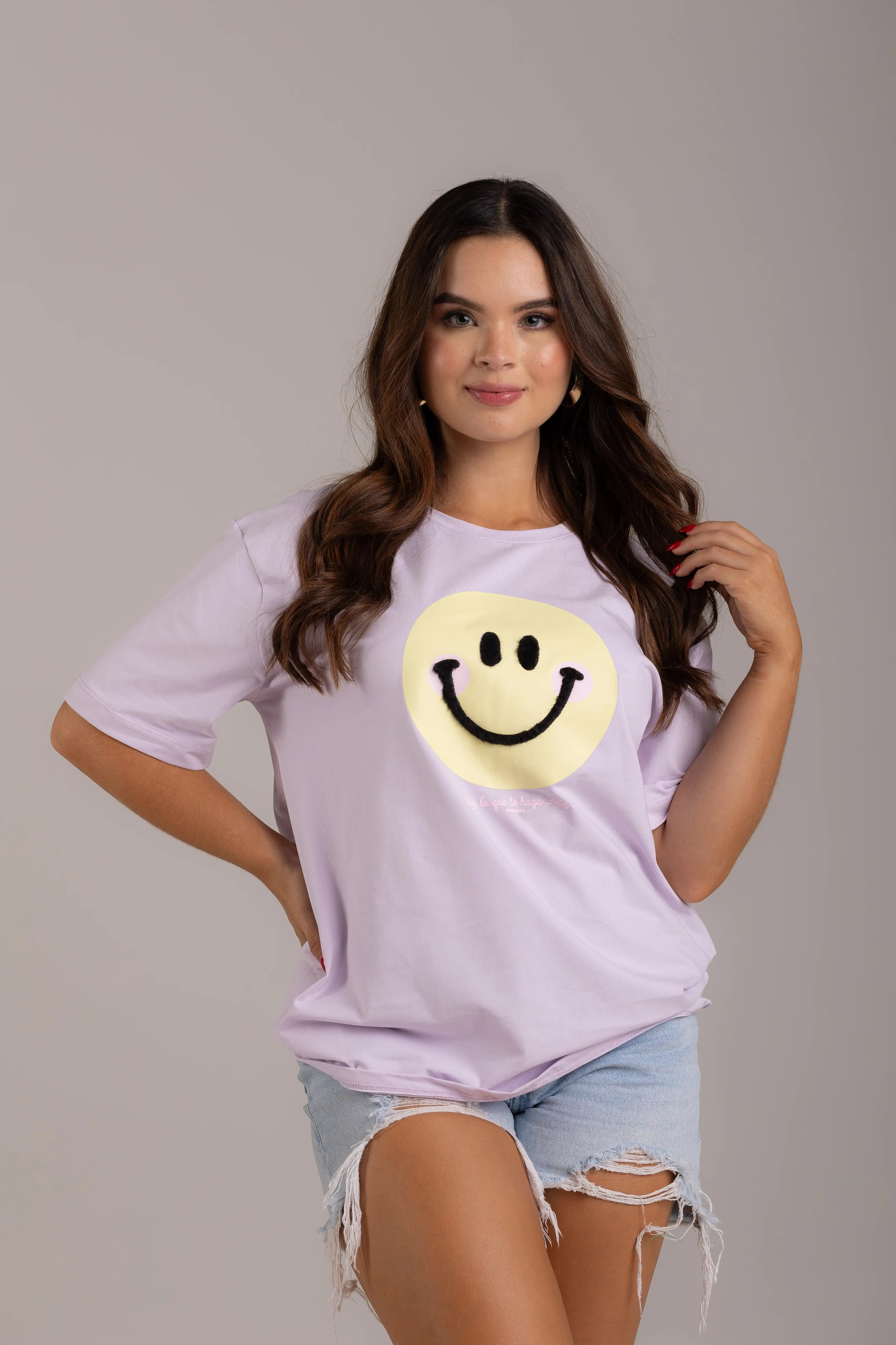 OVERSIZED  CARA FELIZ APLIQUE PELUDO