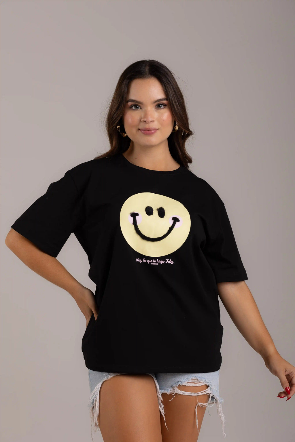 OVERSIZED  CARA FELIZ APLIQUE PELUDO