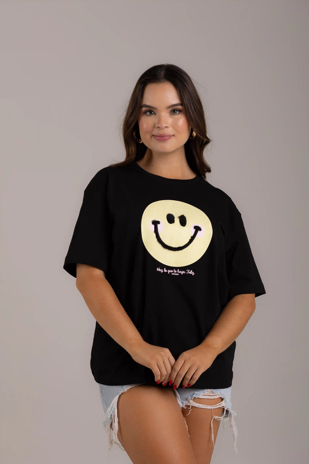 OVERSIZED  CARA FELIZ APLIQUE PELUDO