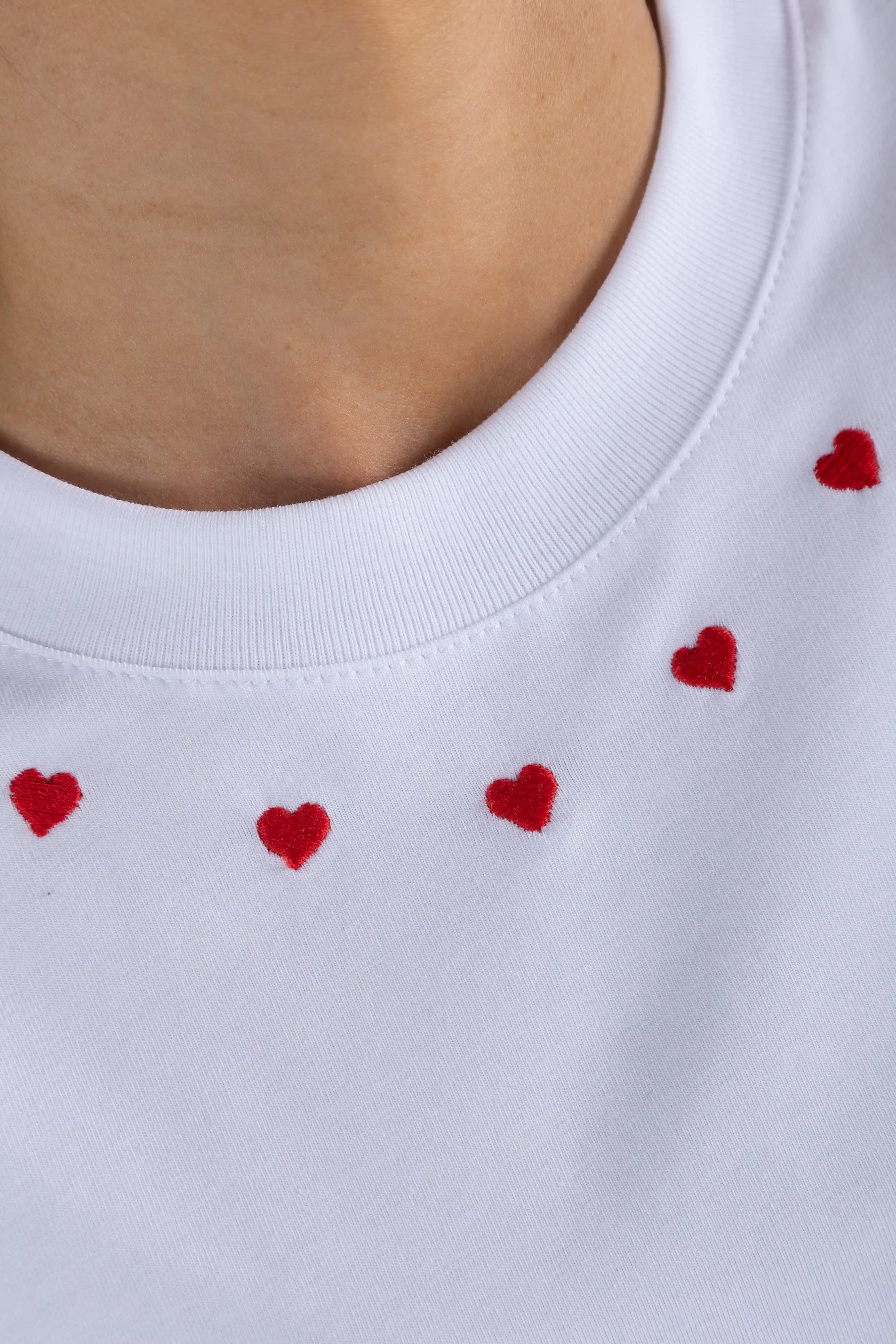 OVERSIZED CORAZONES BORDADOS