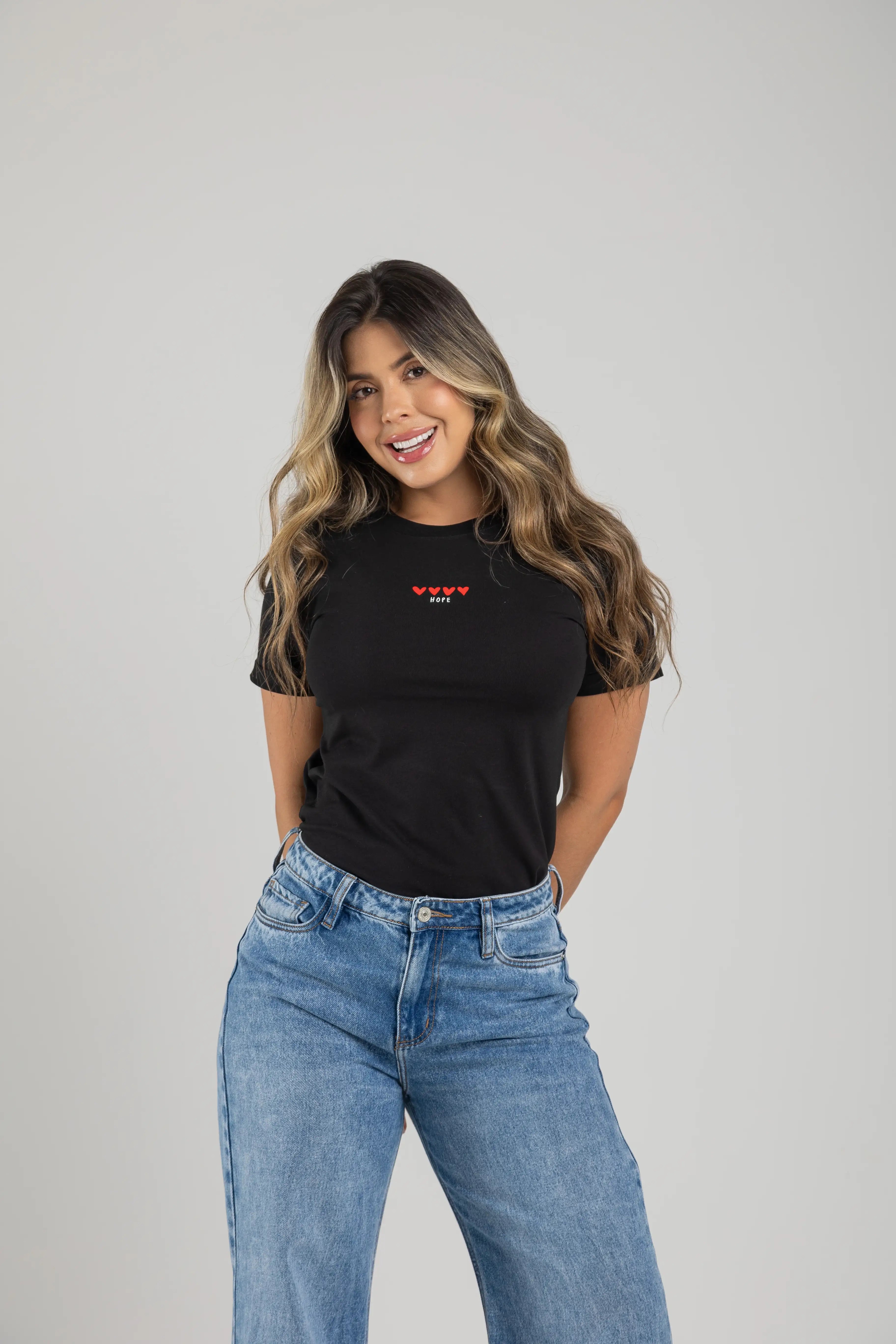 CAMISETA HOPE CORAZONES