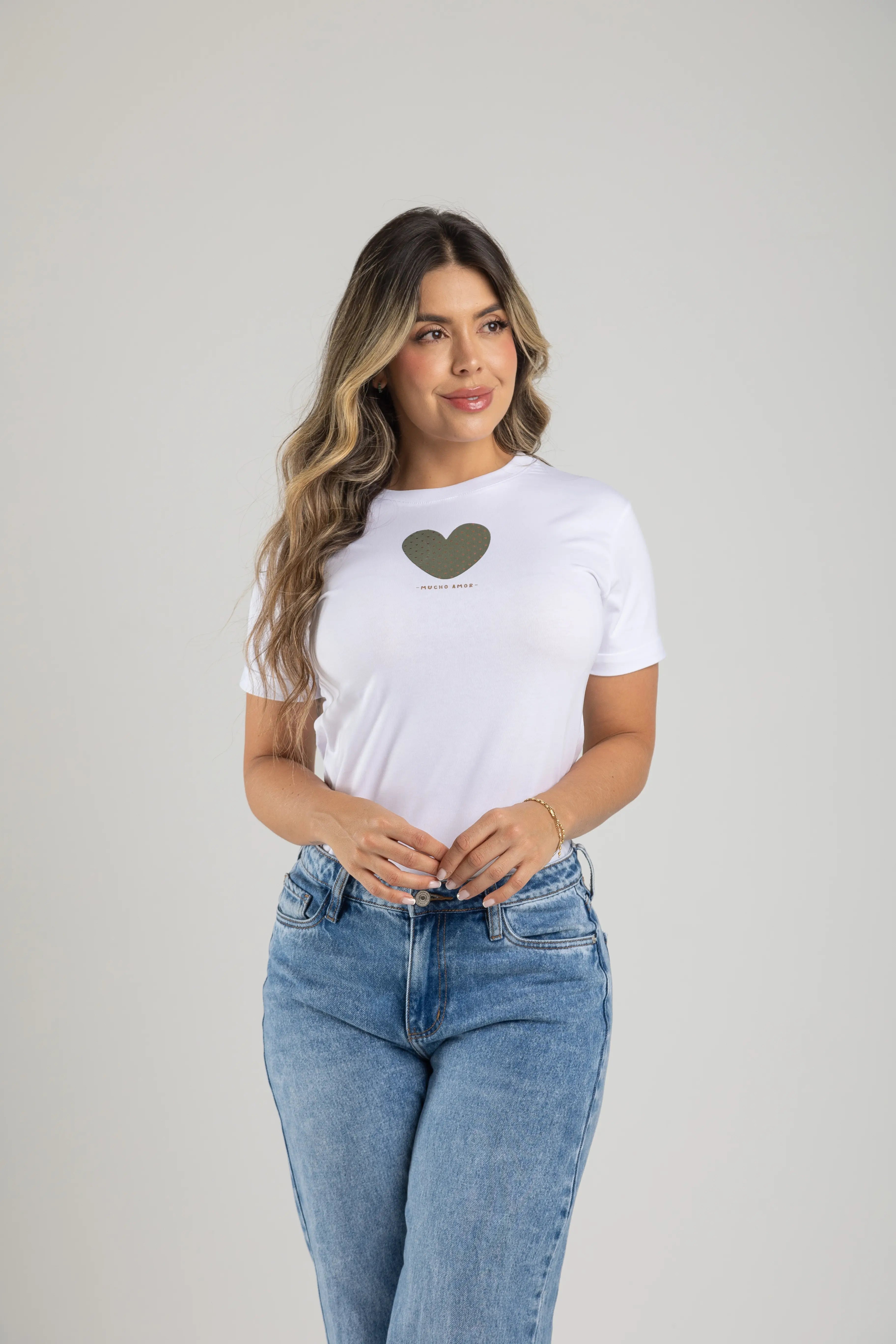 CAMISETA MUCHO AMOR