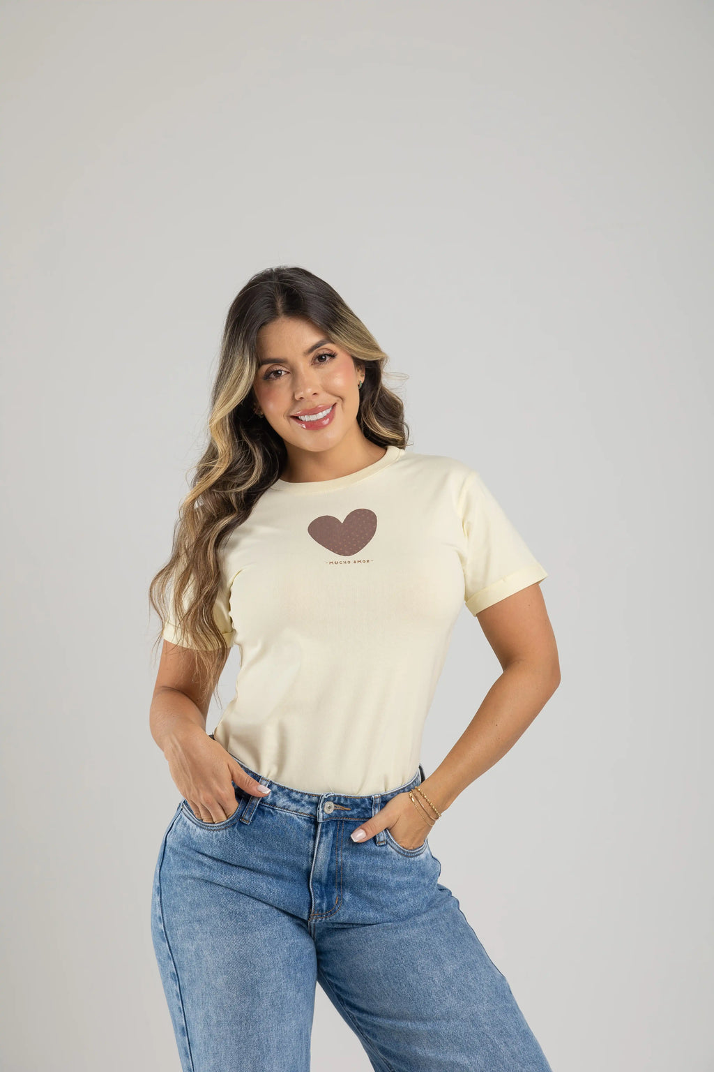 CAMISETA MUCHO AMOR