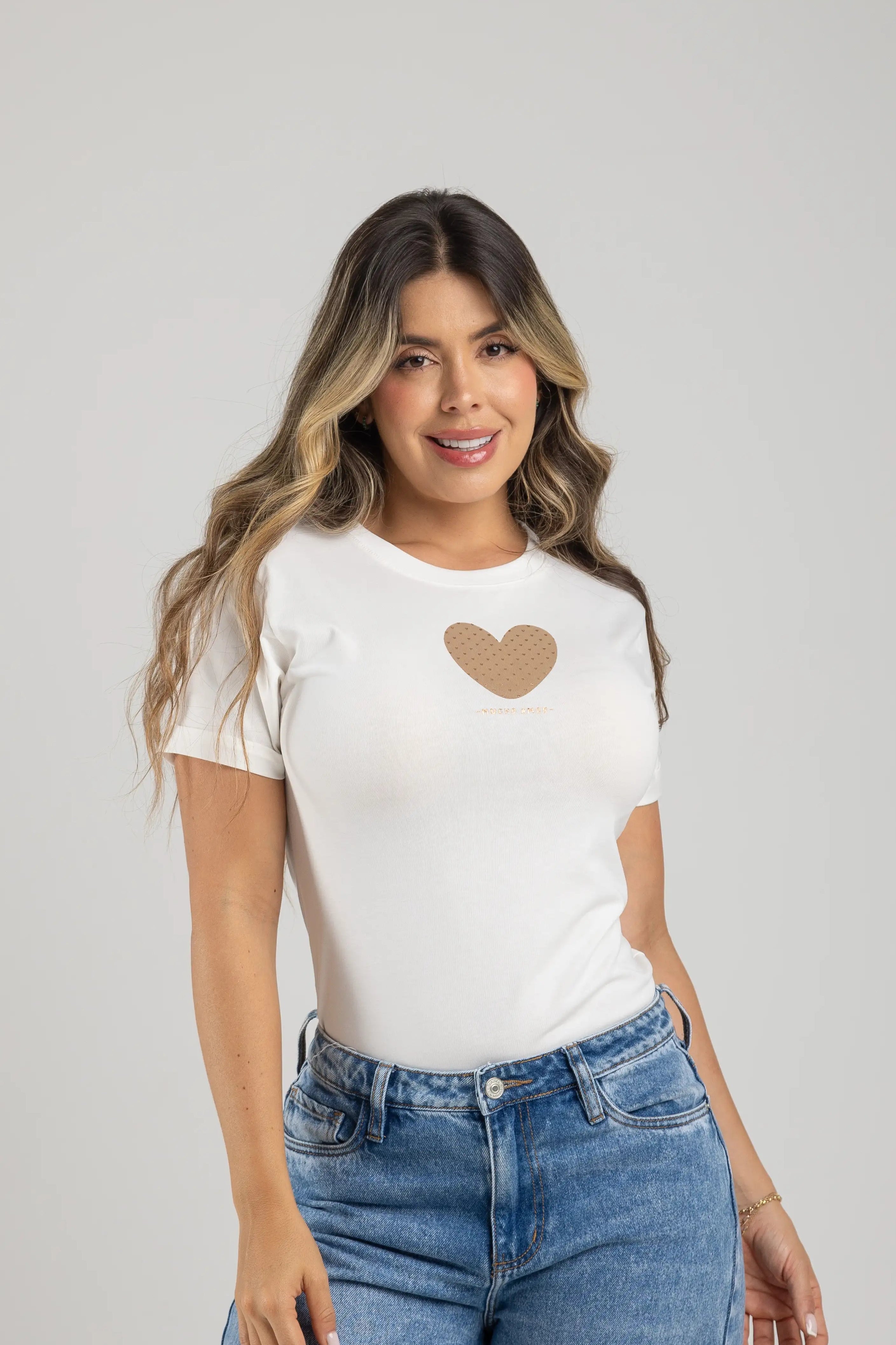 CAMISETA MUCHO AMOR