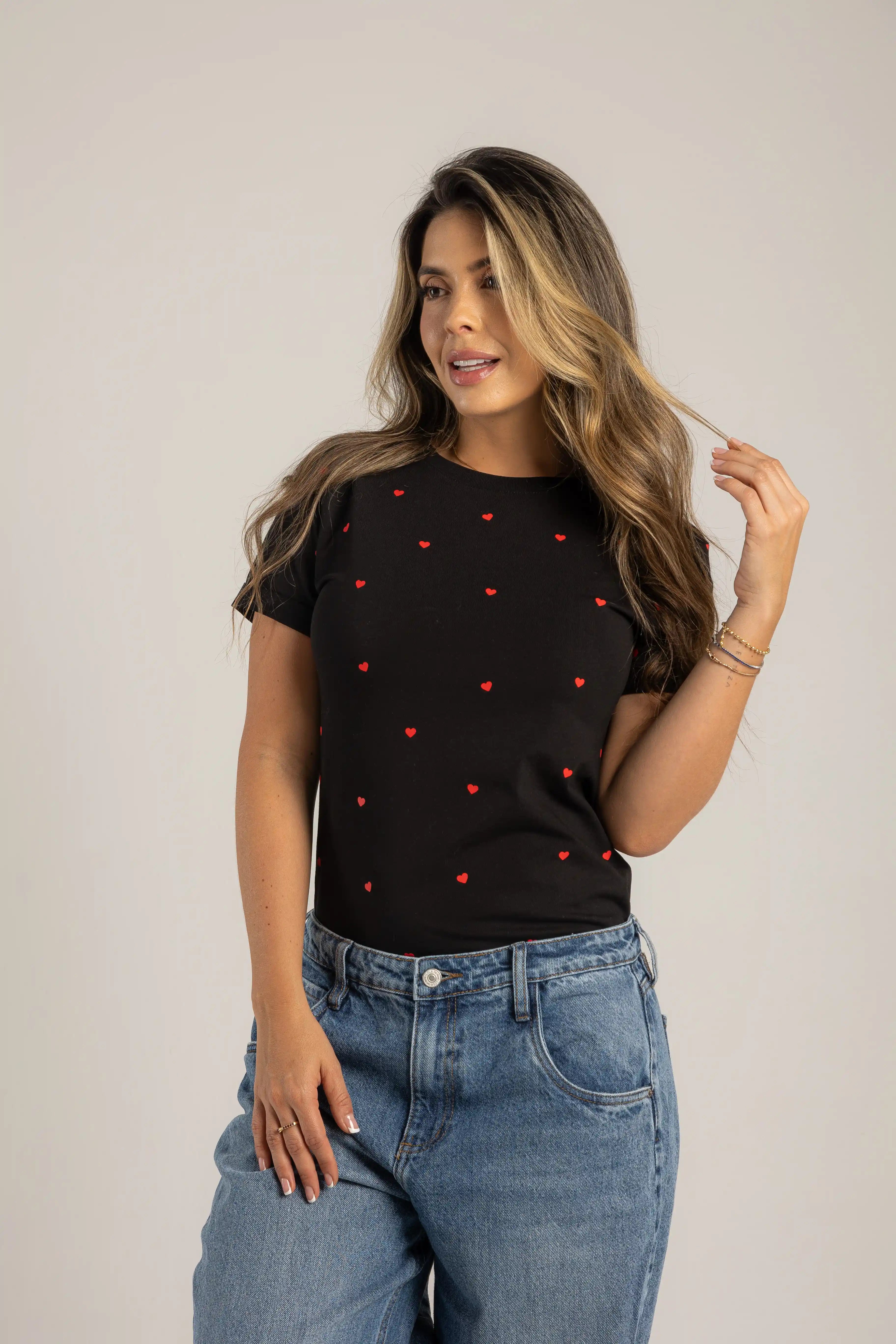 CAMISETA CORAZONES