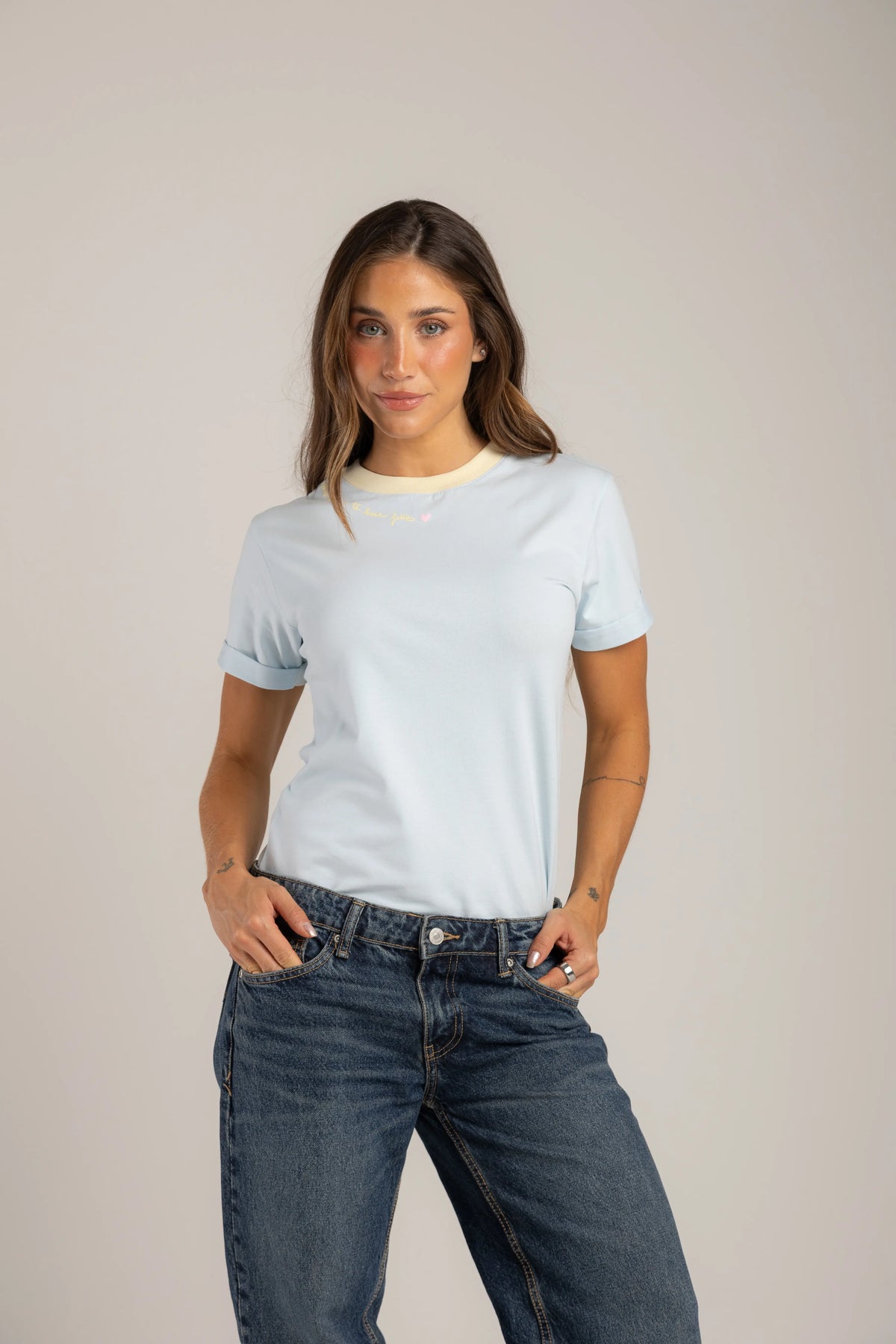 CAMISETA MÁS DE ESO QUE TE HACE FELIZ