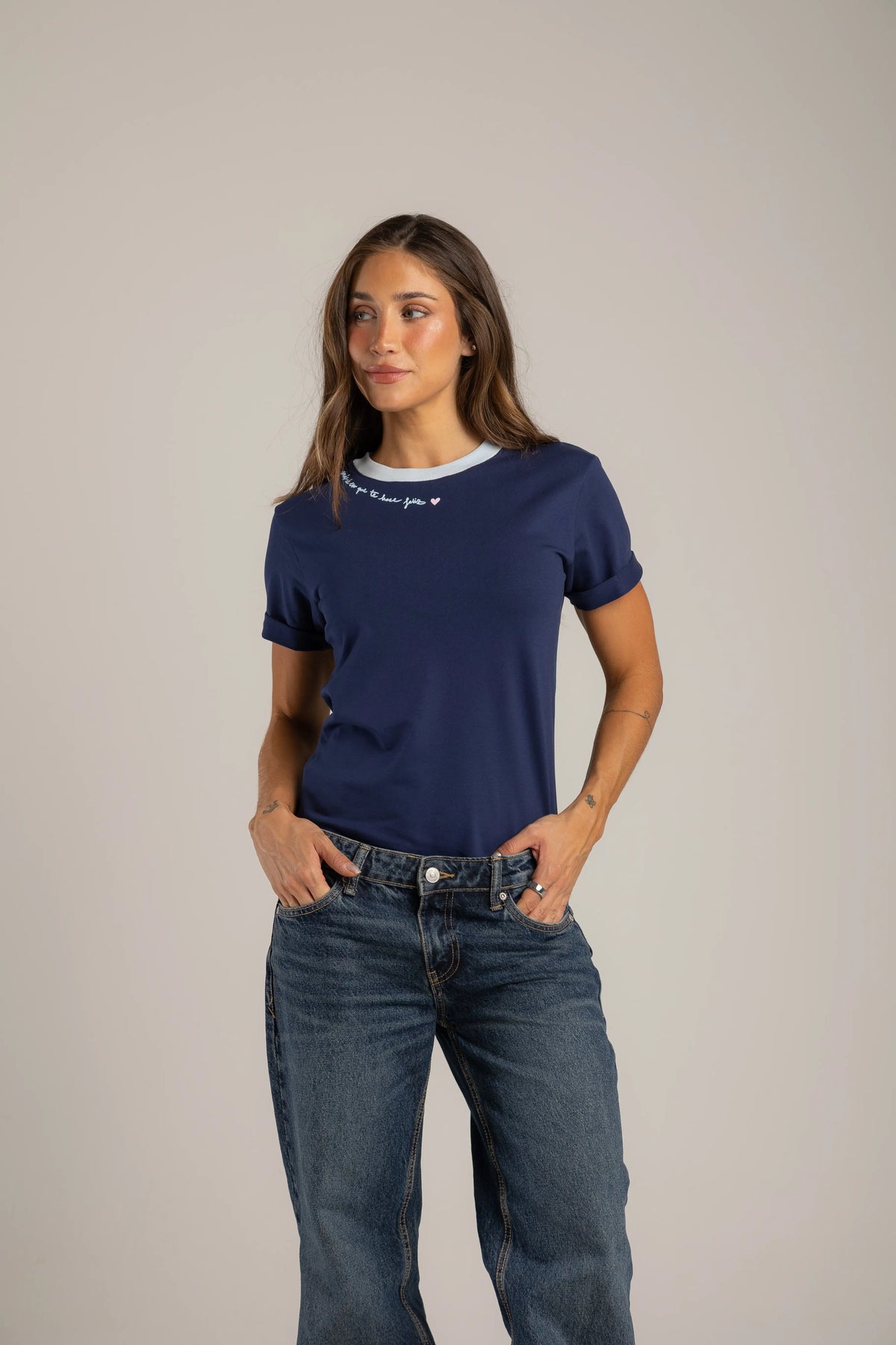 CAMISETA MÁS DE ESO QUE TE HACE FELIZ