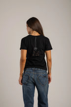 CAMISETA CORAZÓN COLGADO